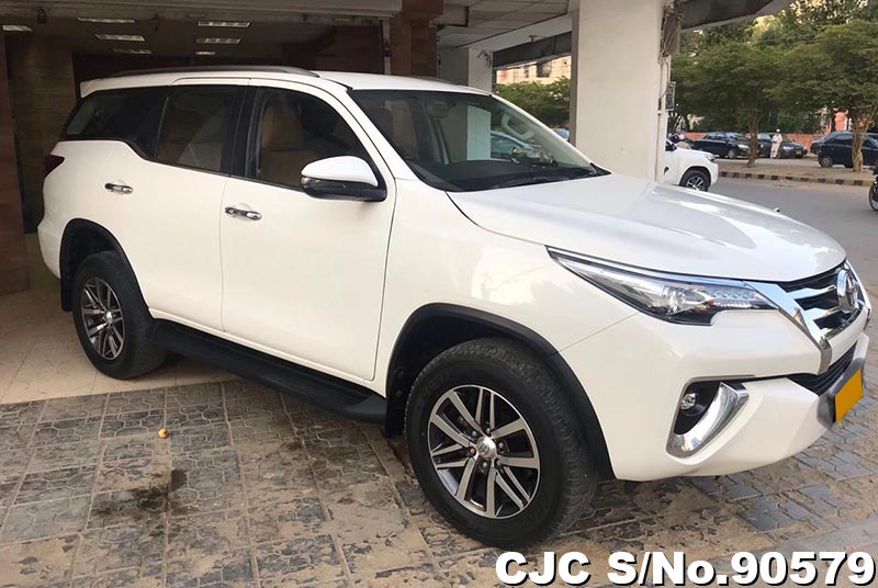 Тойота fortuner 2018